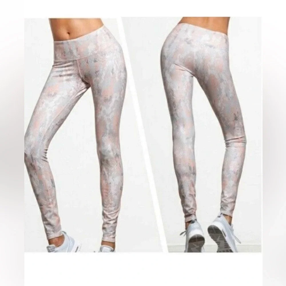 ALO Yoga Leggings - Picture 3 of 9
